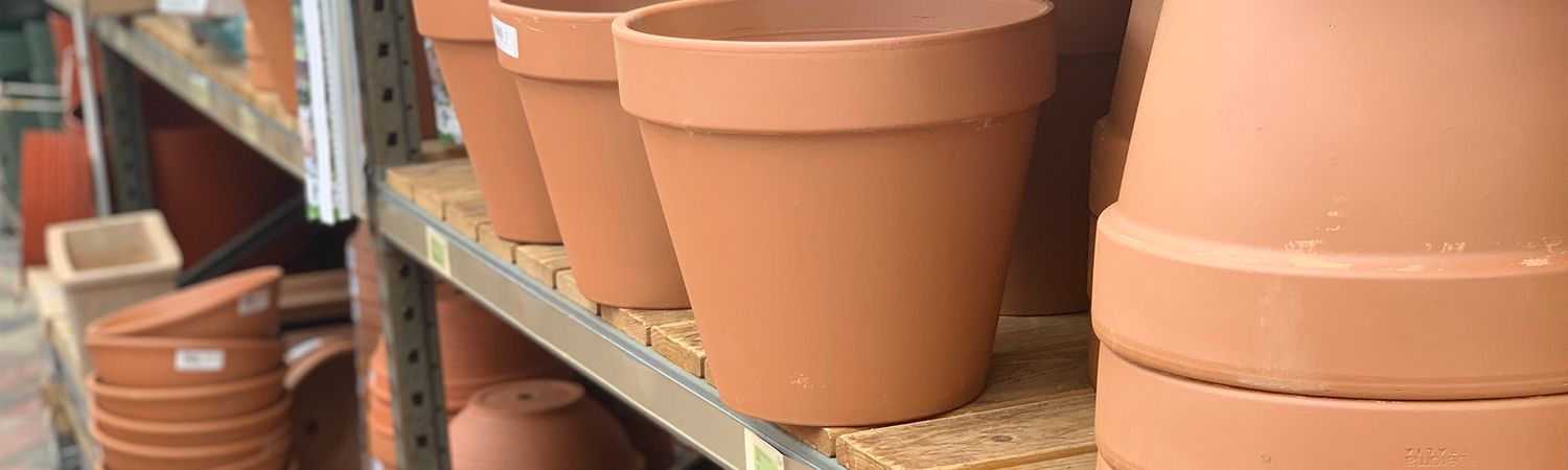 Véél terracotta potten...